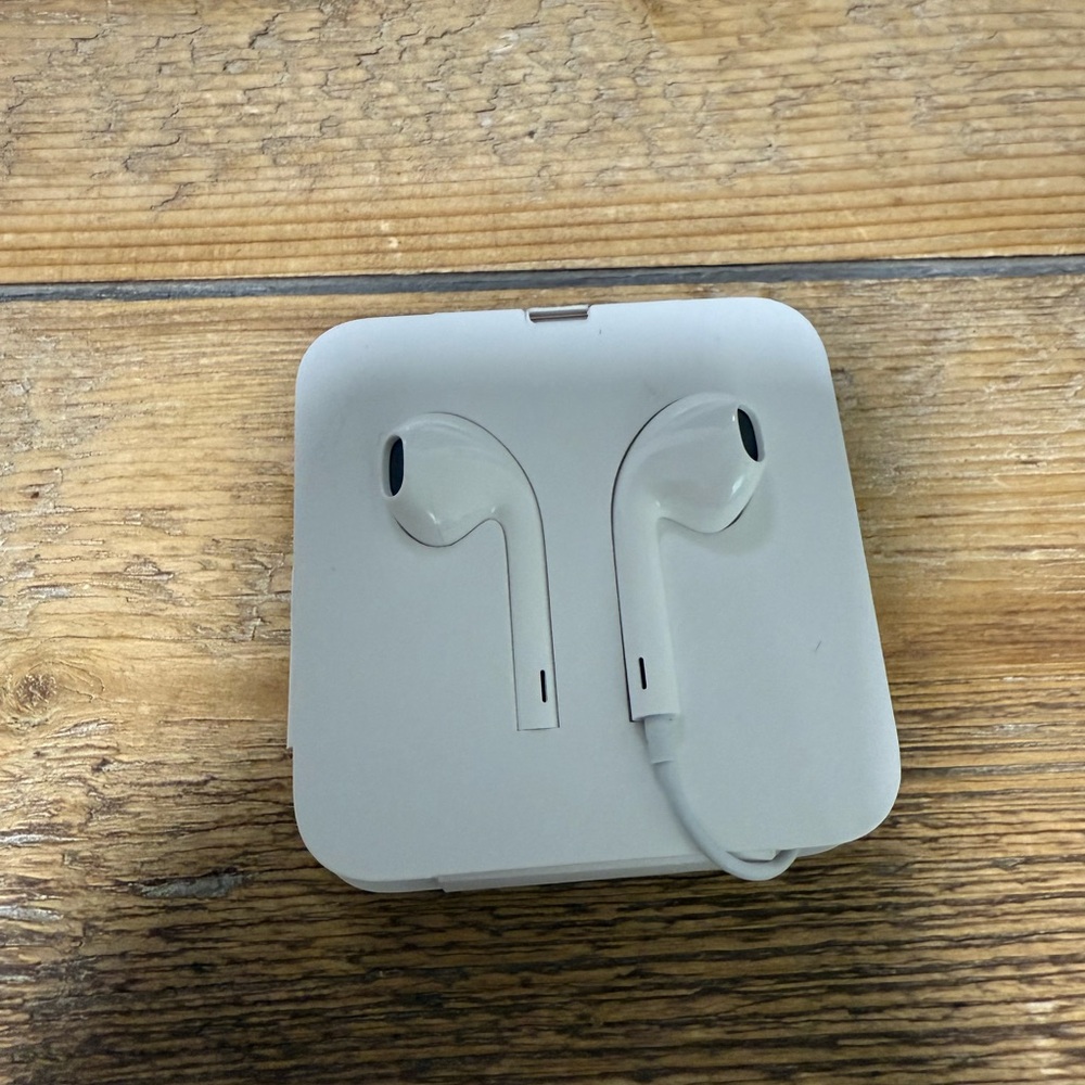 Apple White Wired Earbuds
